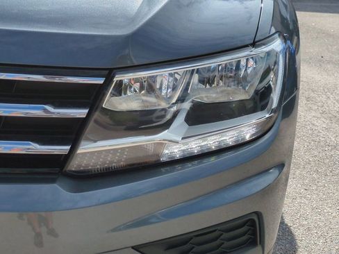 Used 2021 Volkswagen Tiguan SE w/ Panoramic Sunroof Package image 9