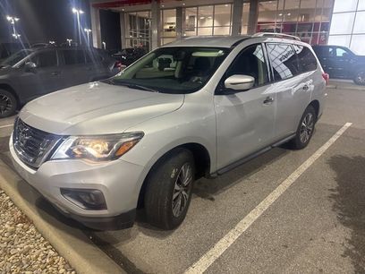 Used 2017 Nissan Pathfinder SV