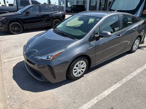 Used 2019 Toyota Prius L Eco FWD image 1