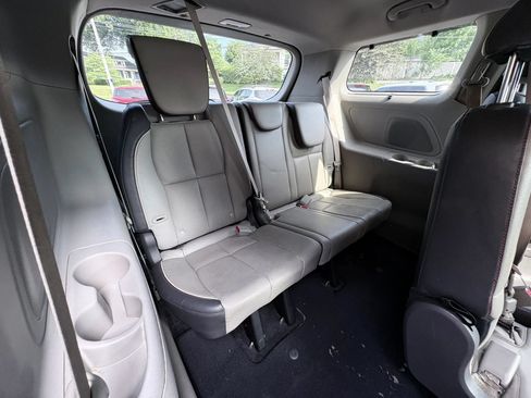 Used 2017 Kia Sedona LX w/ LX Essentials Premium Package FWD image 19