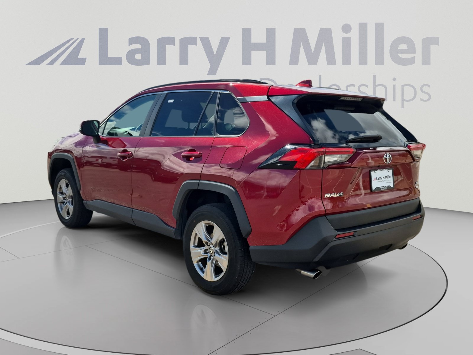 Used 2025 Toyota RAV4 XLE AWD/4WD image 3