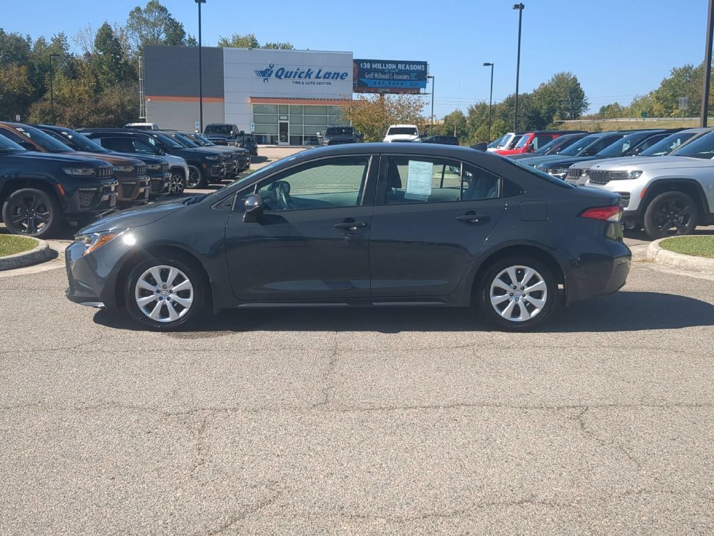 Used 2026 Toyota Corolla LE FWD image 2