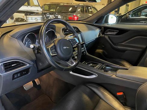Used 2019 Jaguar F-PACE S image 39