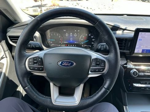 Used 2022 Ford Explorer Limited w/ Equipment Group 301A AWD/4WD image 29