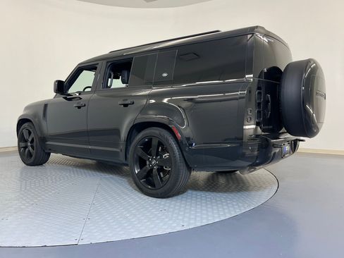 Used 2024 Land Rover Defender 130 X-Dynamic SE image 3