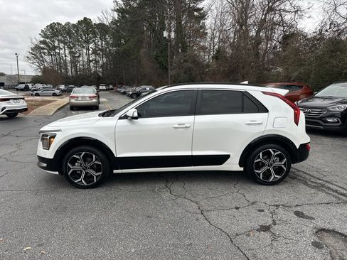 Used 2023 Kia Niro EX Touring image 9