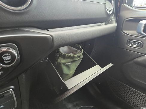 Used 2021 Jeep Wrangler Unlimited Sahara w/ Cold Weather Group image 31