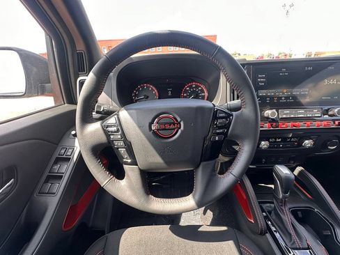 Certified 2025 Nissan Frontier Pro-X RWD image 16