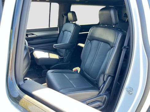 Certified 2025 Jeep Wagoneer L Series II w/ Premium Group I image 26