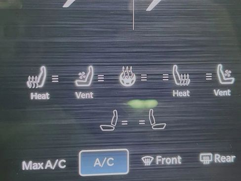 Used 2025 RAM 1500 Laramie AWD/4WD image 21