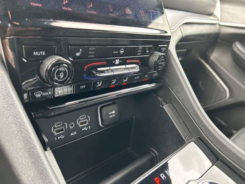 Used 2025 Jeep Grand Cherokee L Limited w/ Black Appearance Package image 37