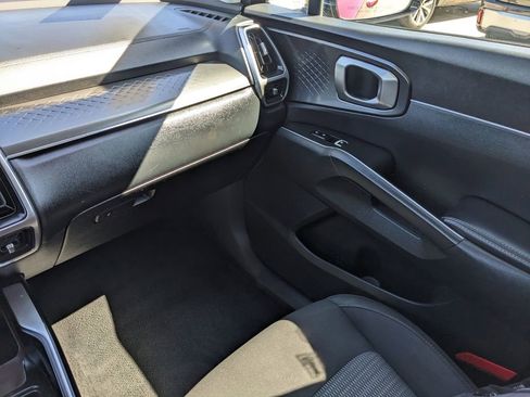 Used 2021 Kia Sorento LX image 17