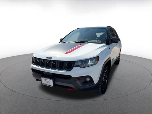 Used 2025 Jeep Compass Trailhawk image 7