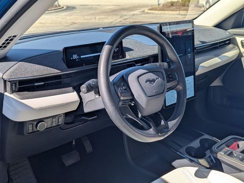 Used 2025 Ford Mustang Mach-E Premium image 9