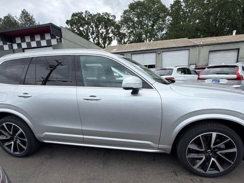 Used 2022 Volvo XC90 T6 Momentum w/ Advanced Package AWD/4WD image 2