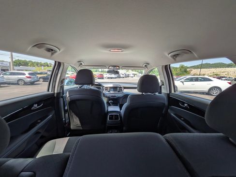 Used 2019 Kia Sorento AWD V6 image 30