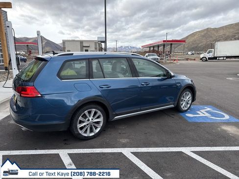 Used 2017 Volkswagen Golf Alltrack image 12