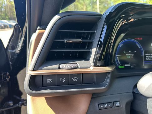 New 2026 Toyota Crown Signia AWD/4WD image 32