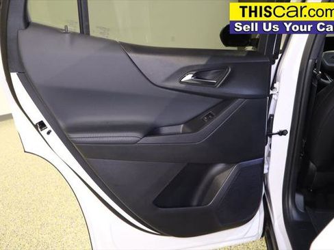 Used 2026 Chevrolet Equinox LT w/ Convenience Package II FWD image 36
