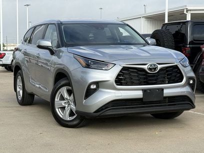 Used 2023 Toyota Highlander LE