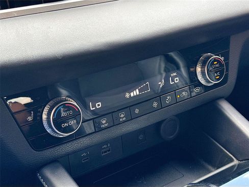 Used 2024 Mitsubishi Outlander SE AWD/4WD image 16