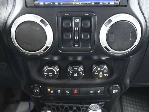 Used 2017 Jeep Wrangler Unlimited Rubicon AWD/4WD image 21