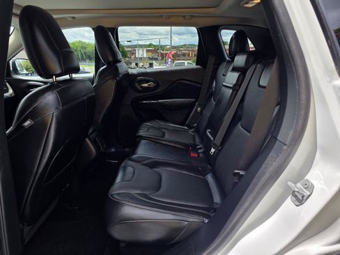 Used 2015 Jeep Cherokee Limited w/ Luxury Group FWD image 17