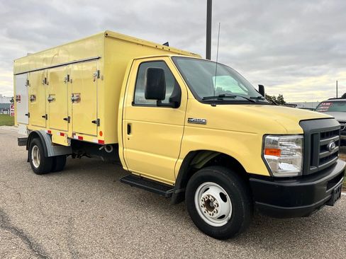 Used 2019 Ford E-450 and Econoline 450 Super Duty w/ Power Windows & Locks Group image 1