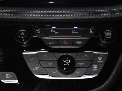 New 2026 Chrysler Pacifica Select image 17