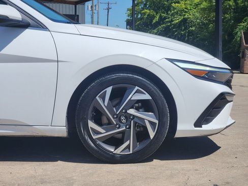 Used 2024 Hyundai Elantra Limited FWD image 7
