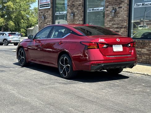 Used 2023 Nissan Altima 2.5 SR image 3