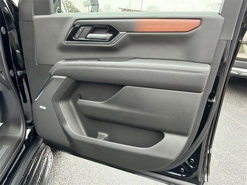 Used 2026 GMC Yukon XL Denali w/ Advanced Technology Package image 14
