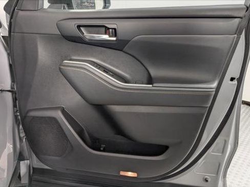 Used 2022 Toyota Highlander Bronze Edition image 24