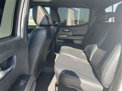 Used 2022 Toyota Tacoma Limited image 25