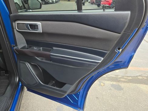 Used 2020 Ford Explorer XLT image 9