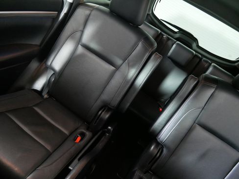 Used 2017 Toyota Highlander Limited image 12