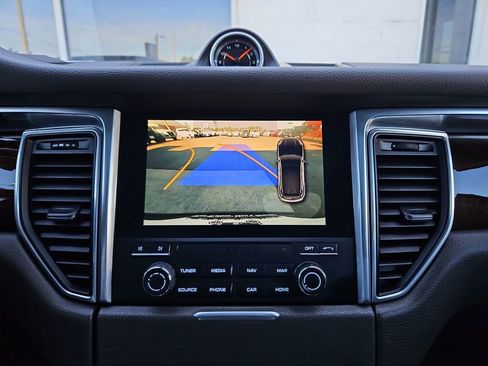 Used 2017 Porsche Macan image 16