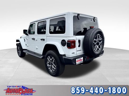Used 2026 Jeep Wrangler Unlimited Sahara AWD/4WD image 2