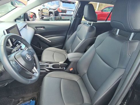 Used 2025 Toyota Corolla Cross XLE AWD/4WD image 25