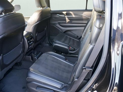 Used 2023 Jeep Grand Cherokee L Laredo image 11