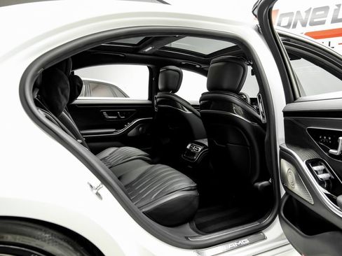 Used 2024 Mercedes-Benz S 63 AMG S w/ Carbon Fiber Exterior Package image 45