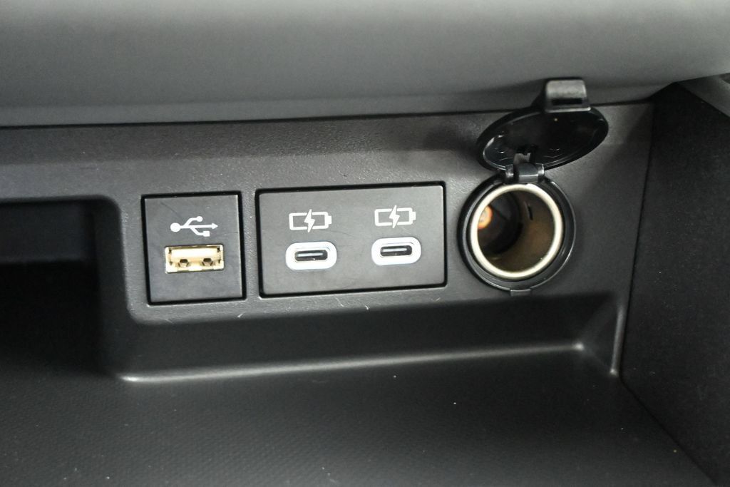 Used 2023 Toyota Highlander XLE FWD image 16