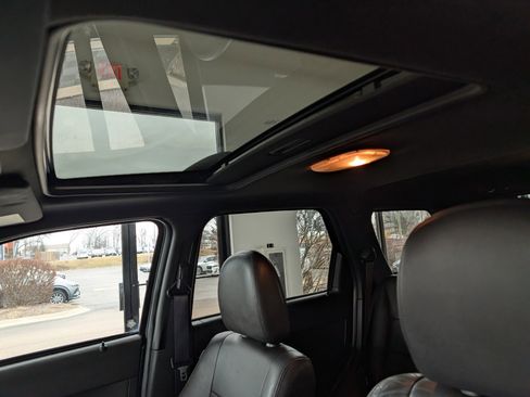 Used 2010 Ford Escape Limited image 11