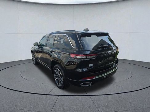 Used 2022 Jeep Grand Cherokee Overland w/ Luxury Tech Group IV image 3