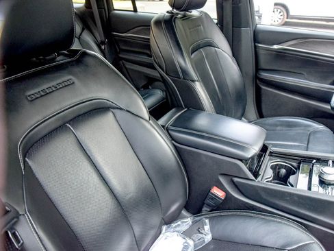 Used 2022 Jeep Grand Cherokee Overland AWD/4WD image 20