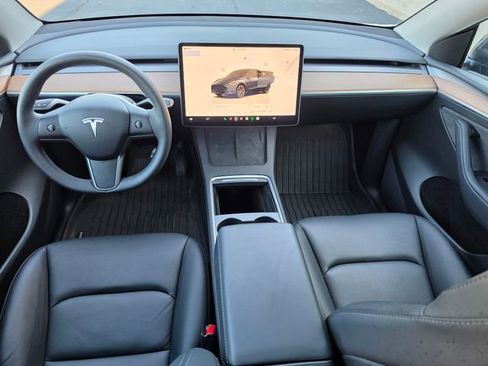 Used 2025 Tesla Model Y Long Range RWD image 2