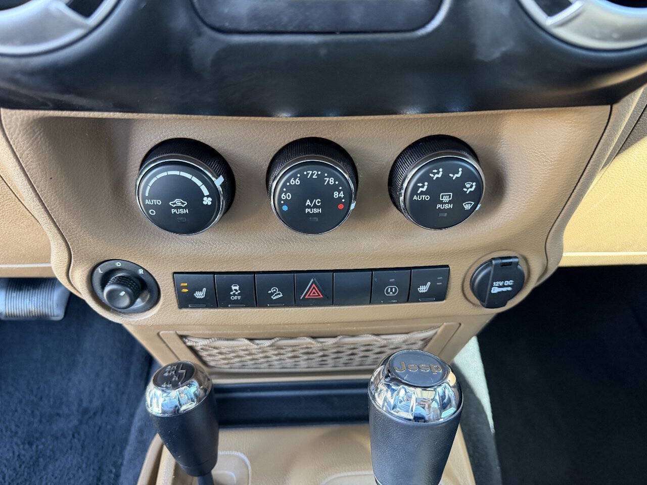Used 2015 Jeep Wrangler Unlimited Sahara w/ Max Tow Package AWD/4WD image 26
