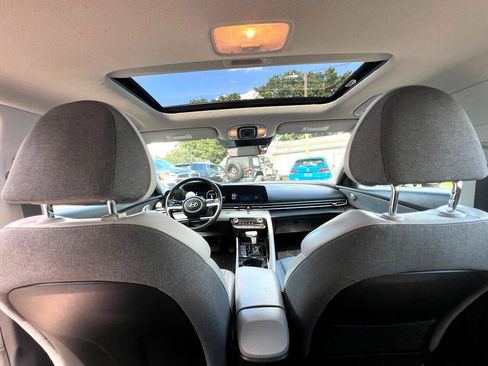 Used 2024 Hyundai Elantra Limited image 26