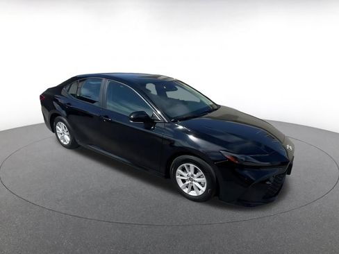 Used 2025 Toyota Camry LE image 2