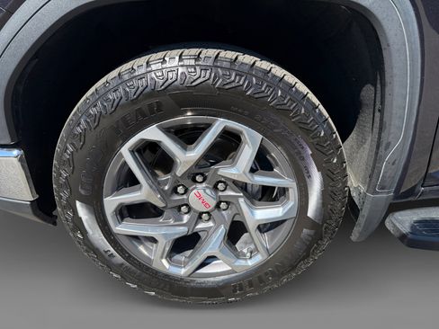 Used 2023 GMC Sierra 1500 SLT w/ SLT Convenience Package image 9